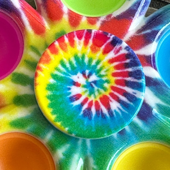 4/$20!!! Retro Colorful Flower Push Pop Fidget Spinner - Picture 3 of 6